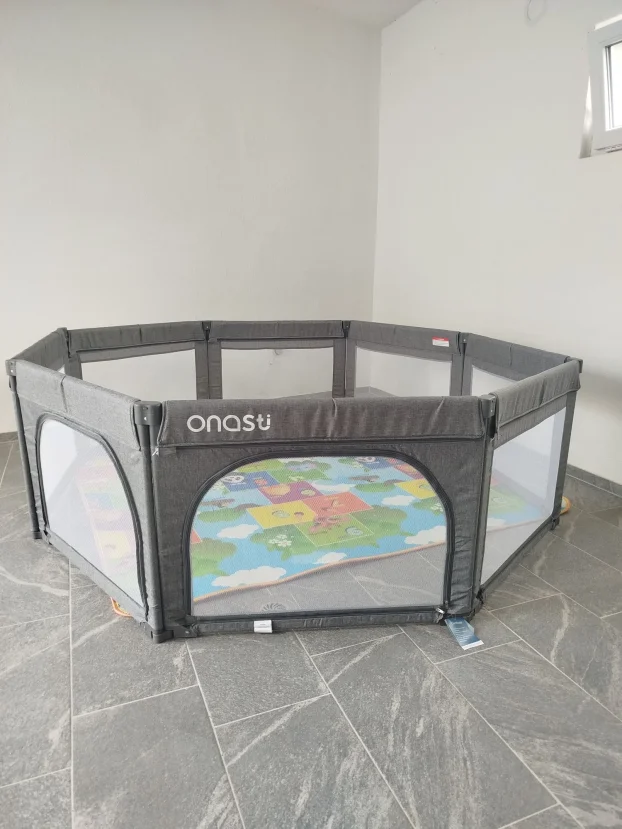 Multifunkcionalna zaštitna ogradica za bebe i decu
