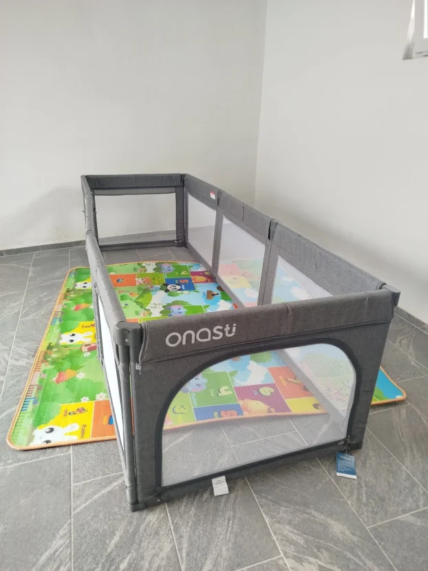 Multifunkcionalna zaštitna ogradica za bebe i decu