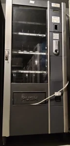 Vending BIANCHI Vega 700 aparat za sokove i grickalice