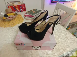 Sandale sa visokom stiklom