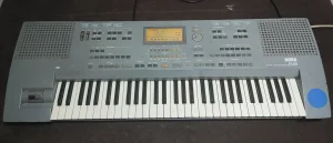 KORG IS40 klavjatura