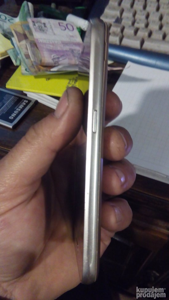 mobilni telefon samsung galaxy j1 sm-j120fn-neispravan