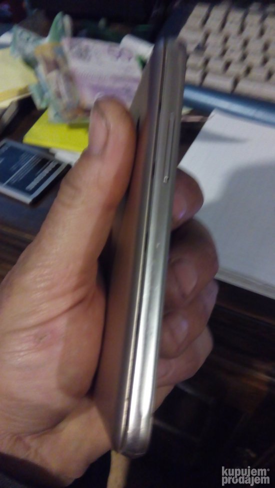 mobilni telefon samsung galaxy j1 sm-j120fn-neispravan