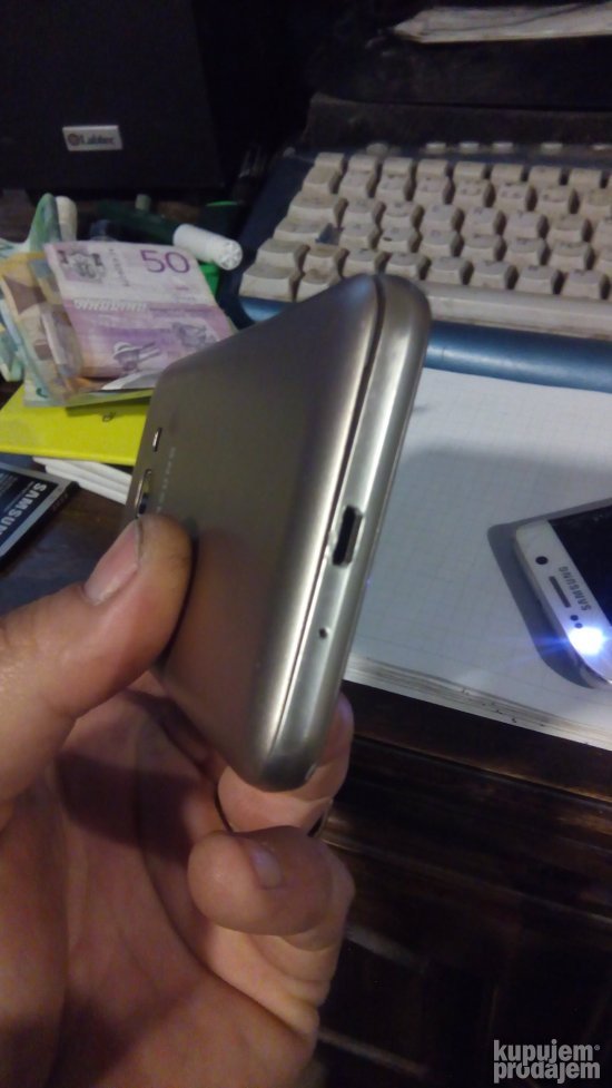 mobilni telefon samsung galaxy j1 sm-j120fn-neispravan