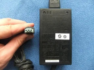 HP adapter 32V 563mA / 15V 533mA ORIGINAL + GARANCIJA!
