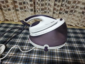 Pegla Philips sa baznom stanicom Gc8625