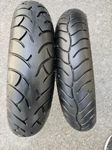 Moto gume metzeler 130/70/16 i 110/70/16 god 2015