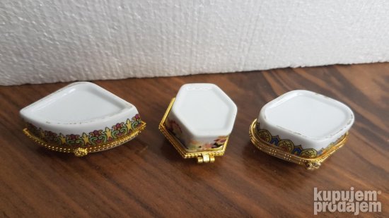 Porcelanska ukrasna kutija - br.10