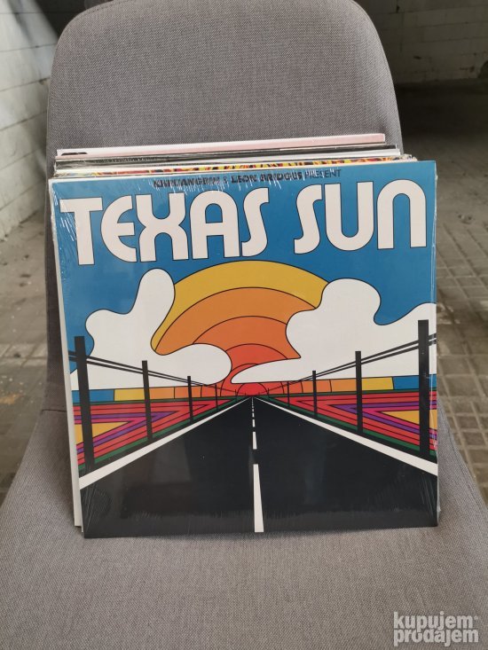 KHRUANGBIN & Leon Bridges Texas Sun