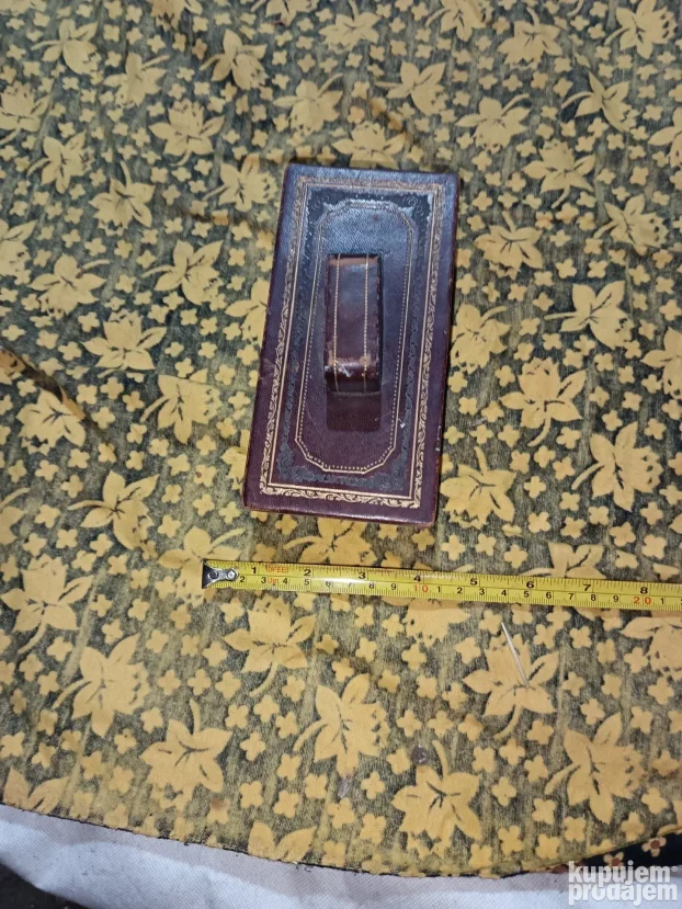 Za lepljenje markica