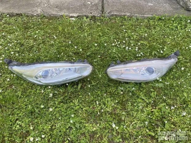 Ford fiesta levi i desni far 2013-2017 led dnevnim svetlom