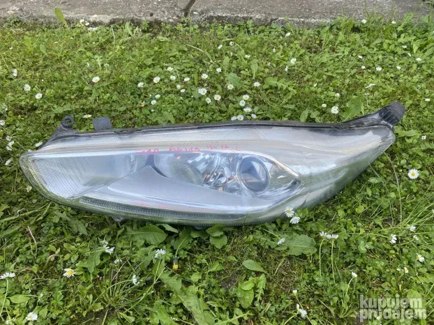 Ford fiesta levi i desni far 2013-2017 led dnevnim svetlom