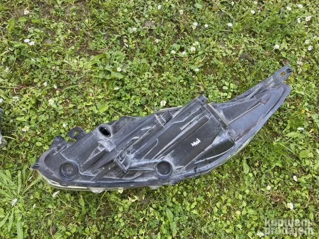 Ford fiesta levi i desni far 2013-2017 led dnevnim svetlom