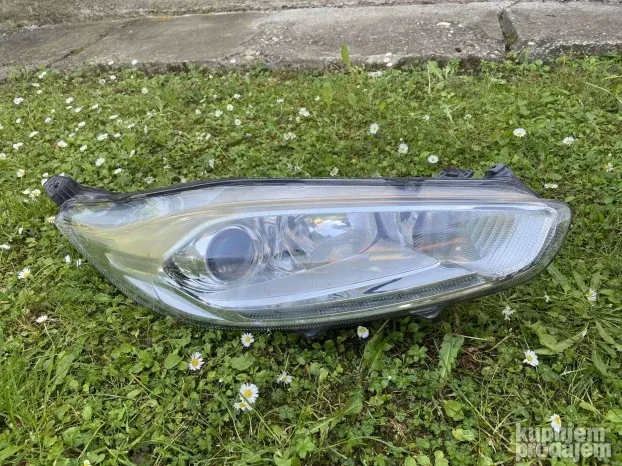 Ford fiesta levi i desni far 2013-2017 led dnevnim svetlom