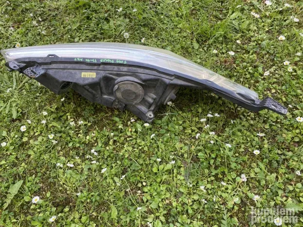 Ford fiesta levi i desni far 2013-2017 led dnevnim svetlom