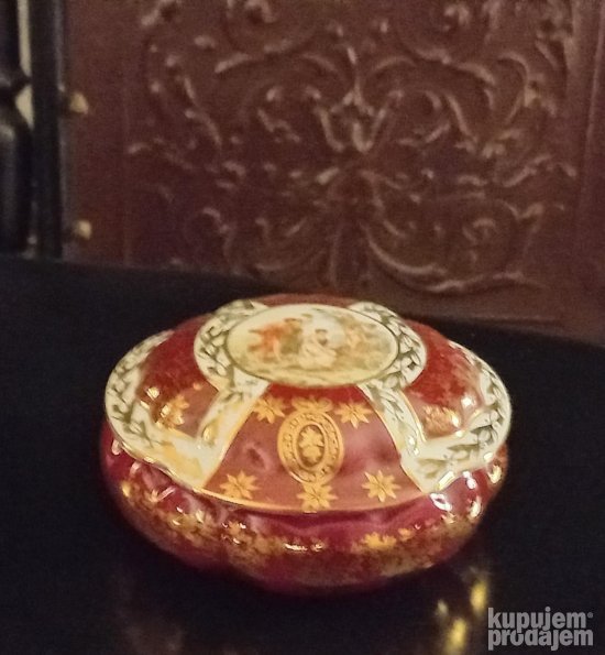 Stara Prelepa satula Oscar Schlegelmilch, kao Nova