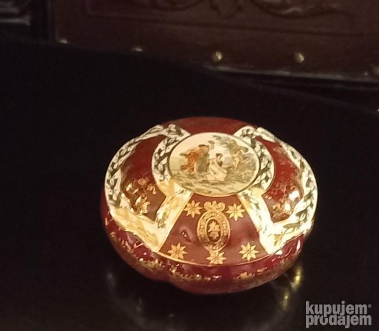 Stara Prelepa satula Oscar Schlegelmilch, kao Nova