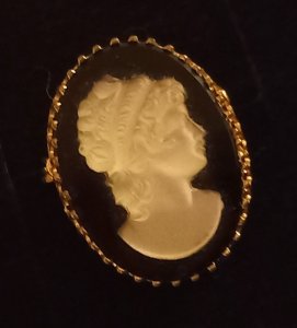 Stara Rusija, Antikvarni Izuzetan bros Kamea sa Sedefom