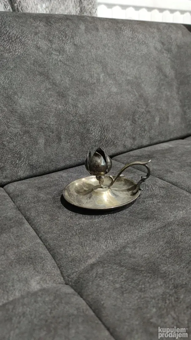 Stari posrebreni svecnjak