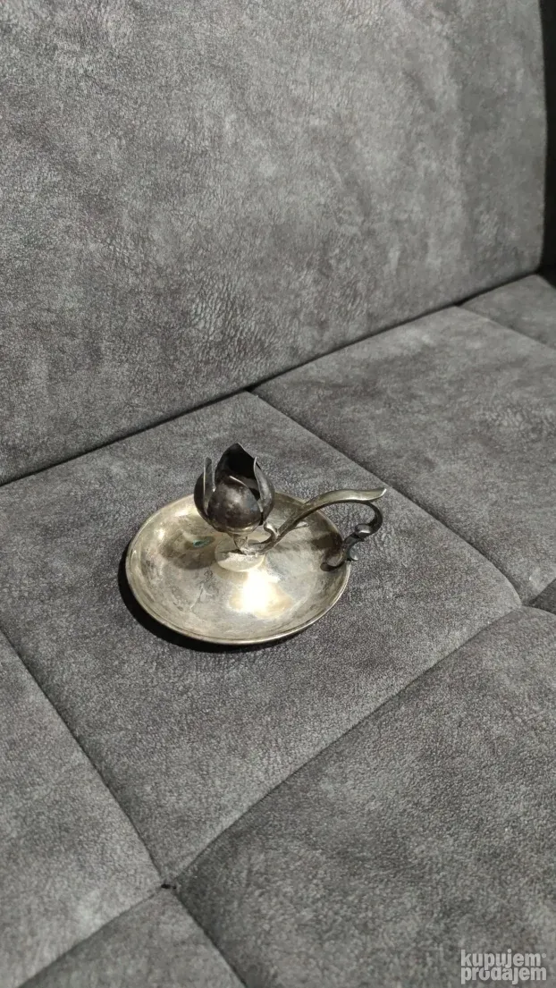 Stari posrebreni svecnjak