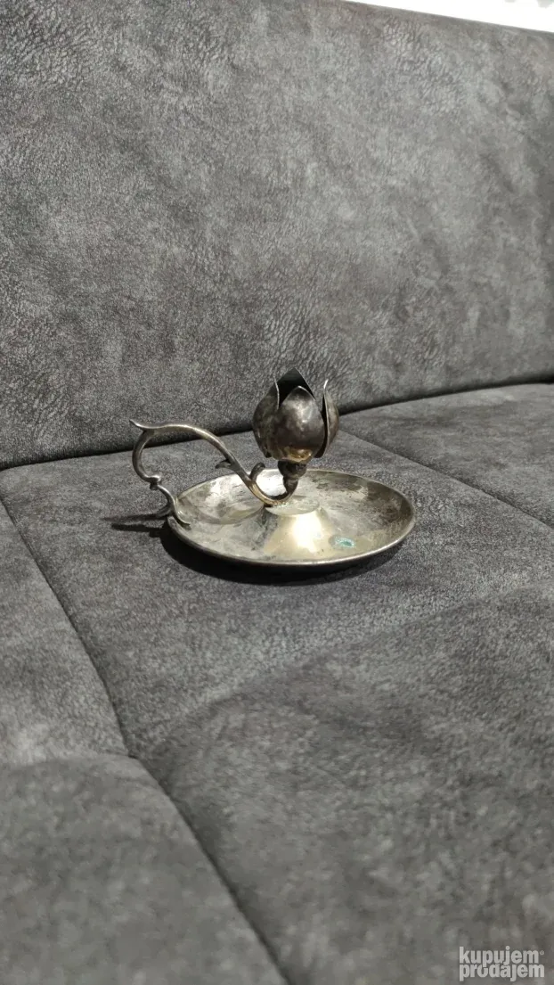 Stari posrebreni svecnjak