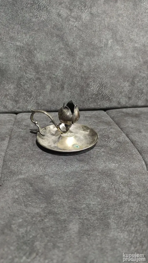 Stari posrebreni svecnjak