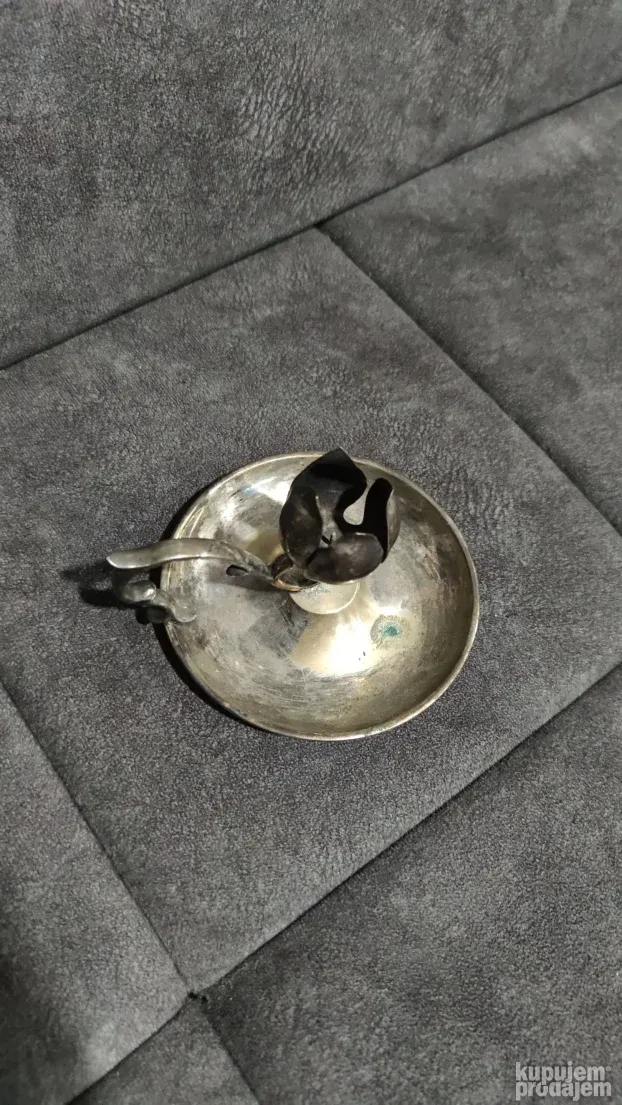 Stari posrebreni svecnjak