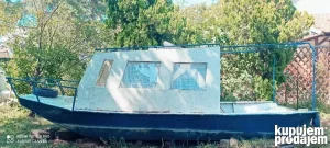 ocuvan camac, istekla registracija, prodaje se bez motora.