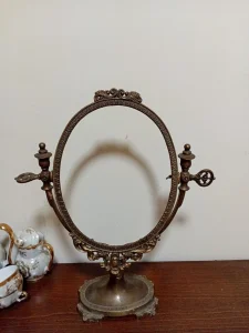 Mesingani ram za ogledalo