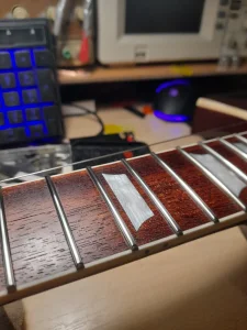 Servis elektricnih gitara, pedala i pojacala.