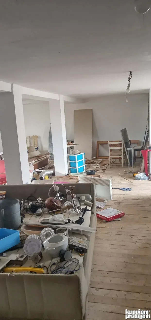 Auto plac, otpad, radionica 400m2 /RUS izdaje se ili prodaje
