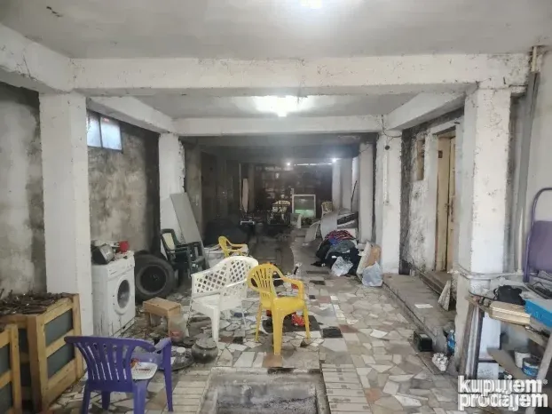 Auto plac, otpad, radionica 400m2 /RUS izdaje se ili prodaje