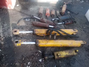 hidraulični klipovi razni.