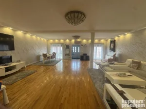 Surčin, 4.0 četvorosobna, 180 m²