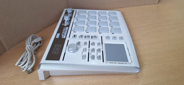 DTM・DAW Korg KPC-1 padKontrol 16-Pad Midi Studio DTM・DAW Korg KPC-1 padKontrol 16-Pad Midi Studio Amazon.com