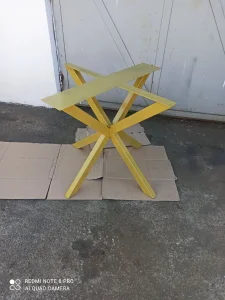 Trpezarijski okrugli sto -postolje zlatno