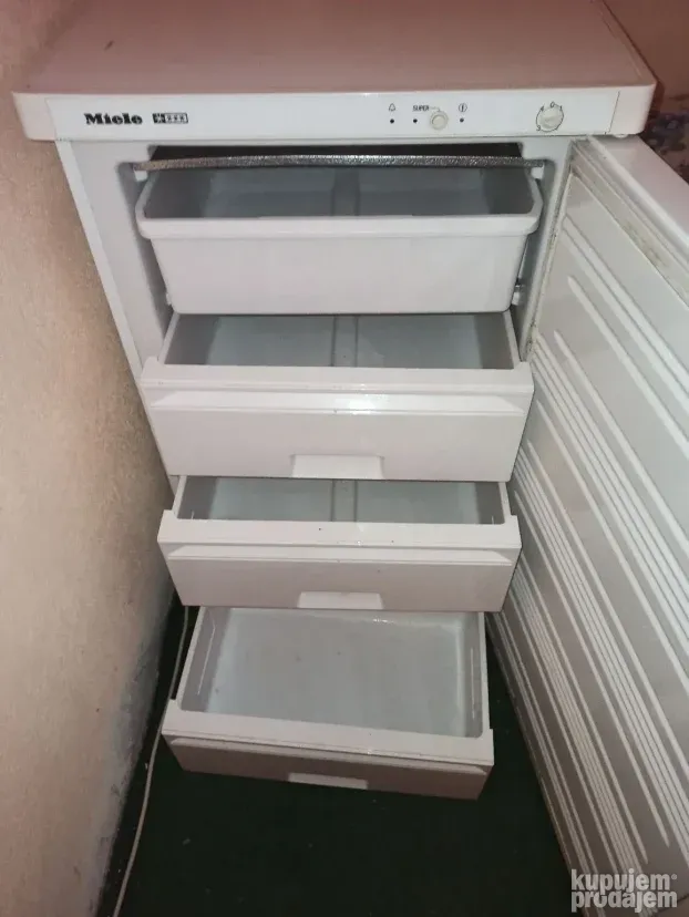 Miele zamrzivač 126 litara F7101S made in Austria РЕЗЕРВИСАН