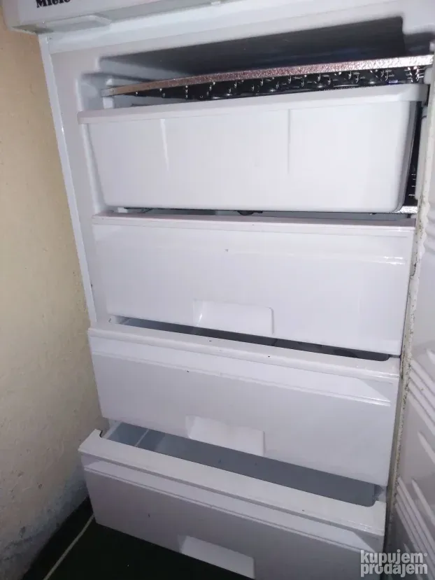 Miele zamrzivač 126 litara F7101S made in Austria РЕЗЕРВИСАН
