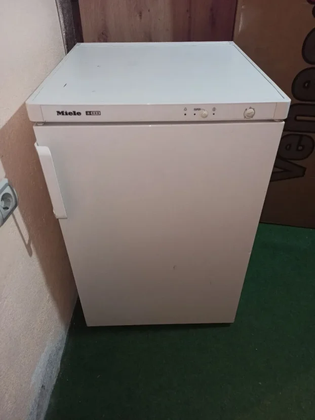 Miele zamrzivač 126 litara F7101S made in Austria РЕЗЕРВИСАН