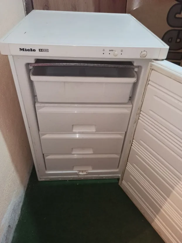 Miele zamrzivač 126 litara F7101S made in Austria РЕЗЕРВИСАН