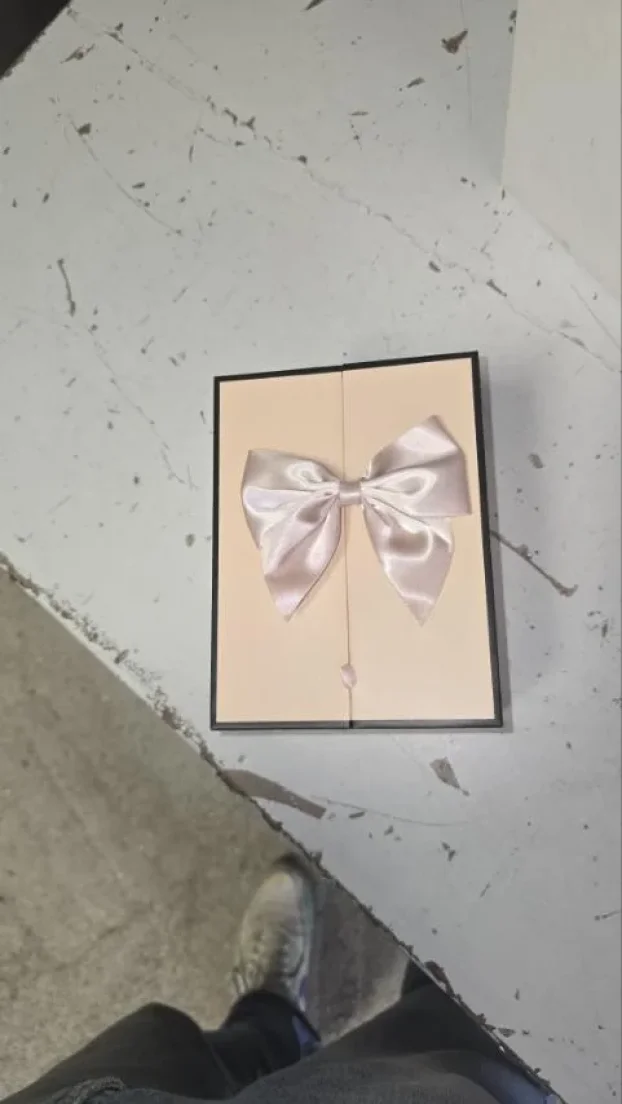 Ukrasna poklon kutija za nakit sa medom i konzervir. ružom