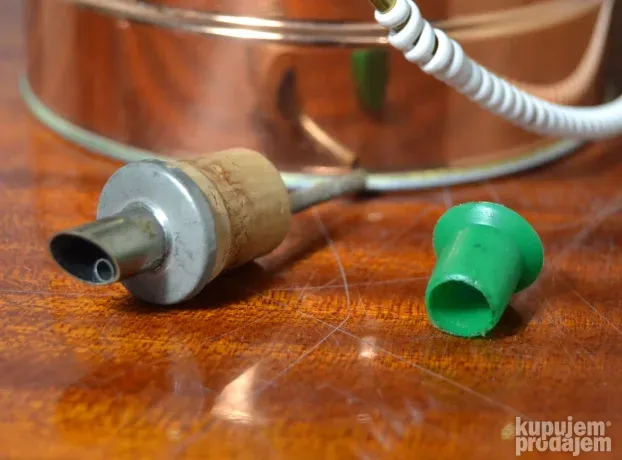 Flaša boca sa dozerom i muzička kutija
