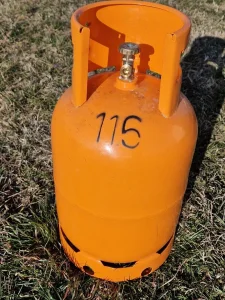 Atestirana plinska boca Zamenjiva na pumpi 10kg Puna