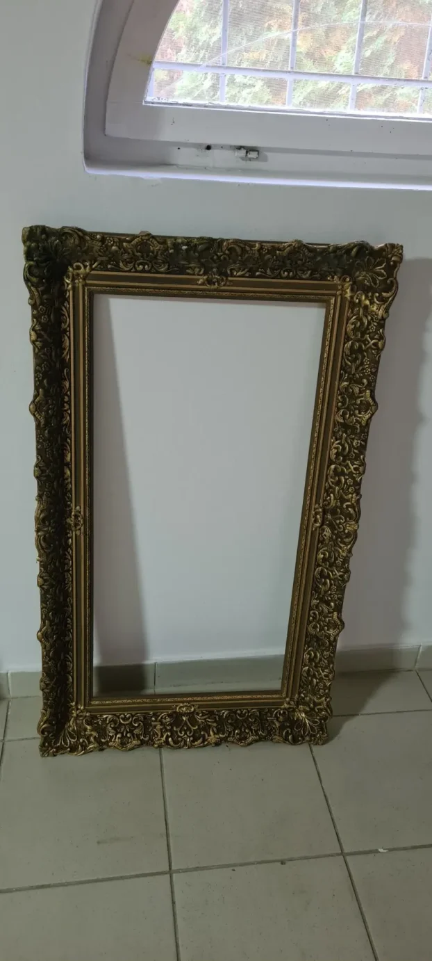 Unikatan raskošan ram 120 eura