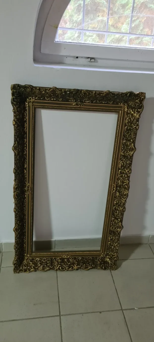 Unikatan raskošan ram 120 eura