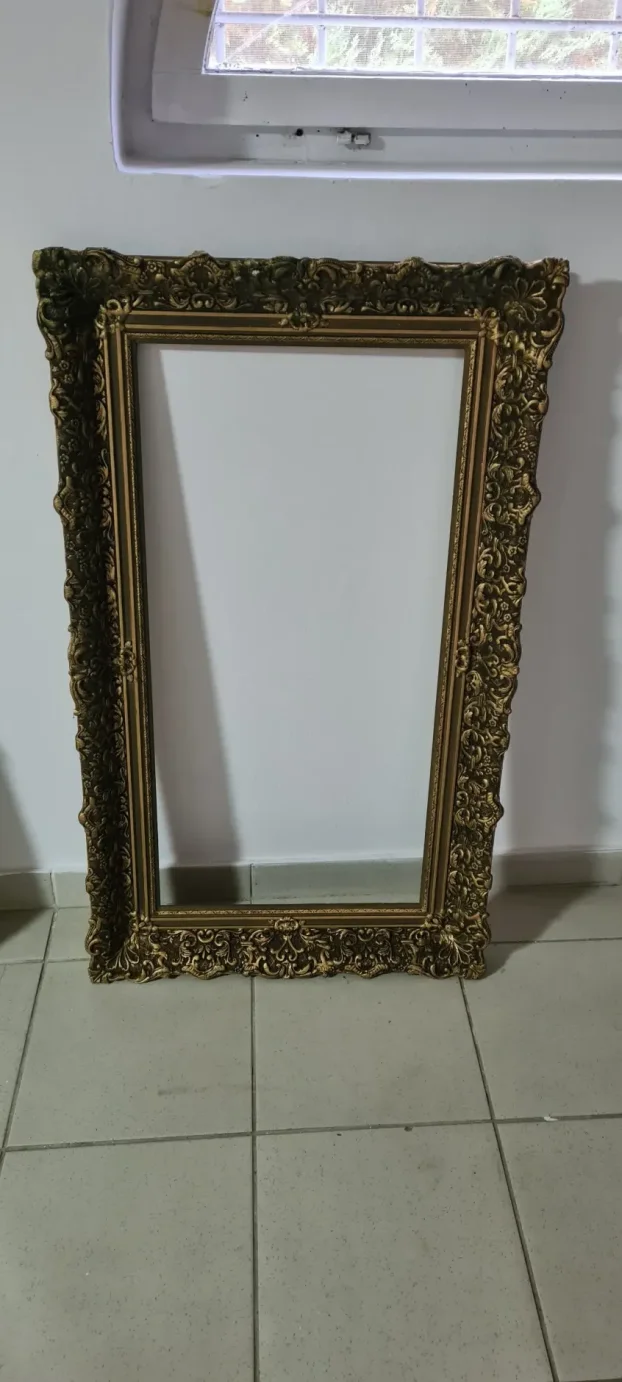 Unikatan raskošan ram 120 eura