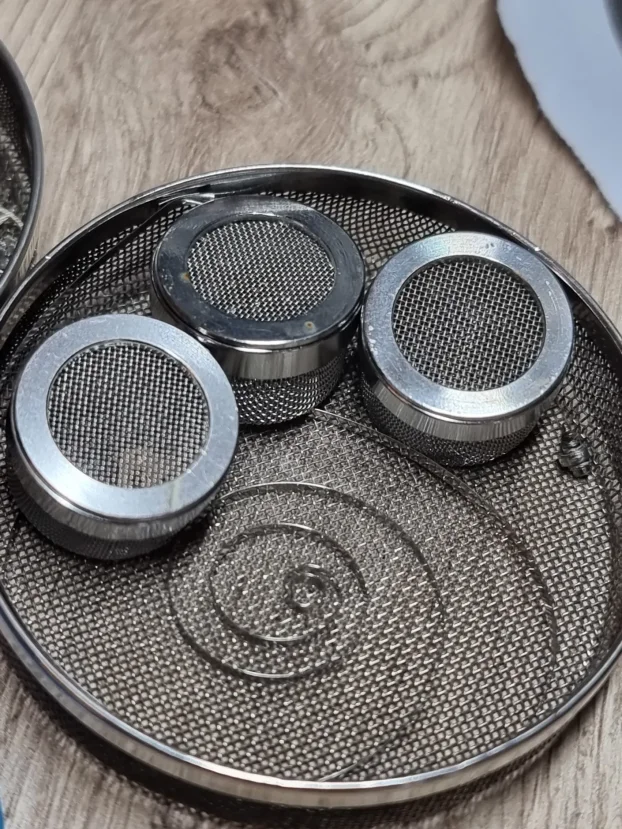 Servis i poliranje satova.