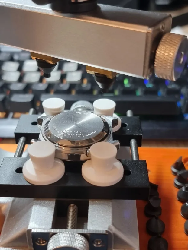 Servis i poliranje satova.