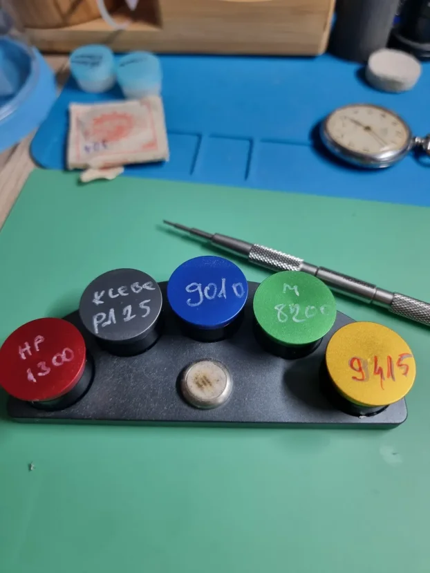 Servis i poliranje satova.