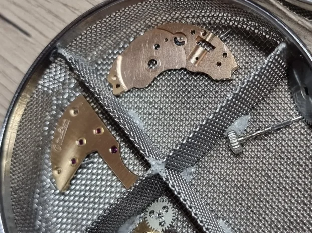 Servis i poliranje satova.